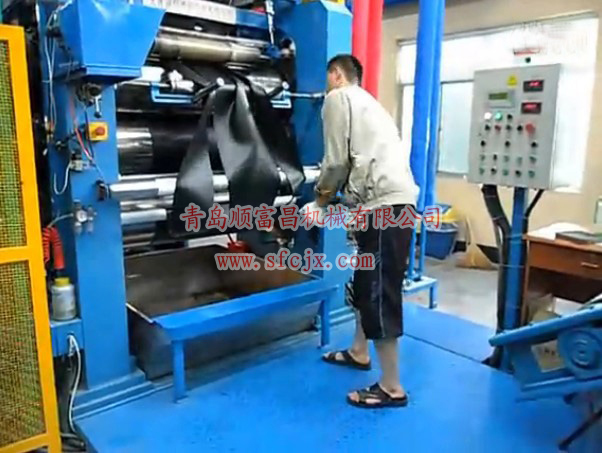 工作中的壓延機m.xycoop.com.cn